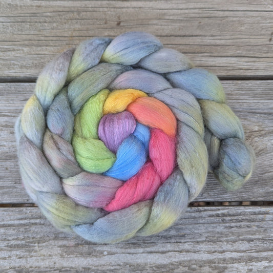 Forlorn Unicorn - 70/30 Haunui Mulberry Combed Top